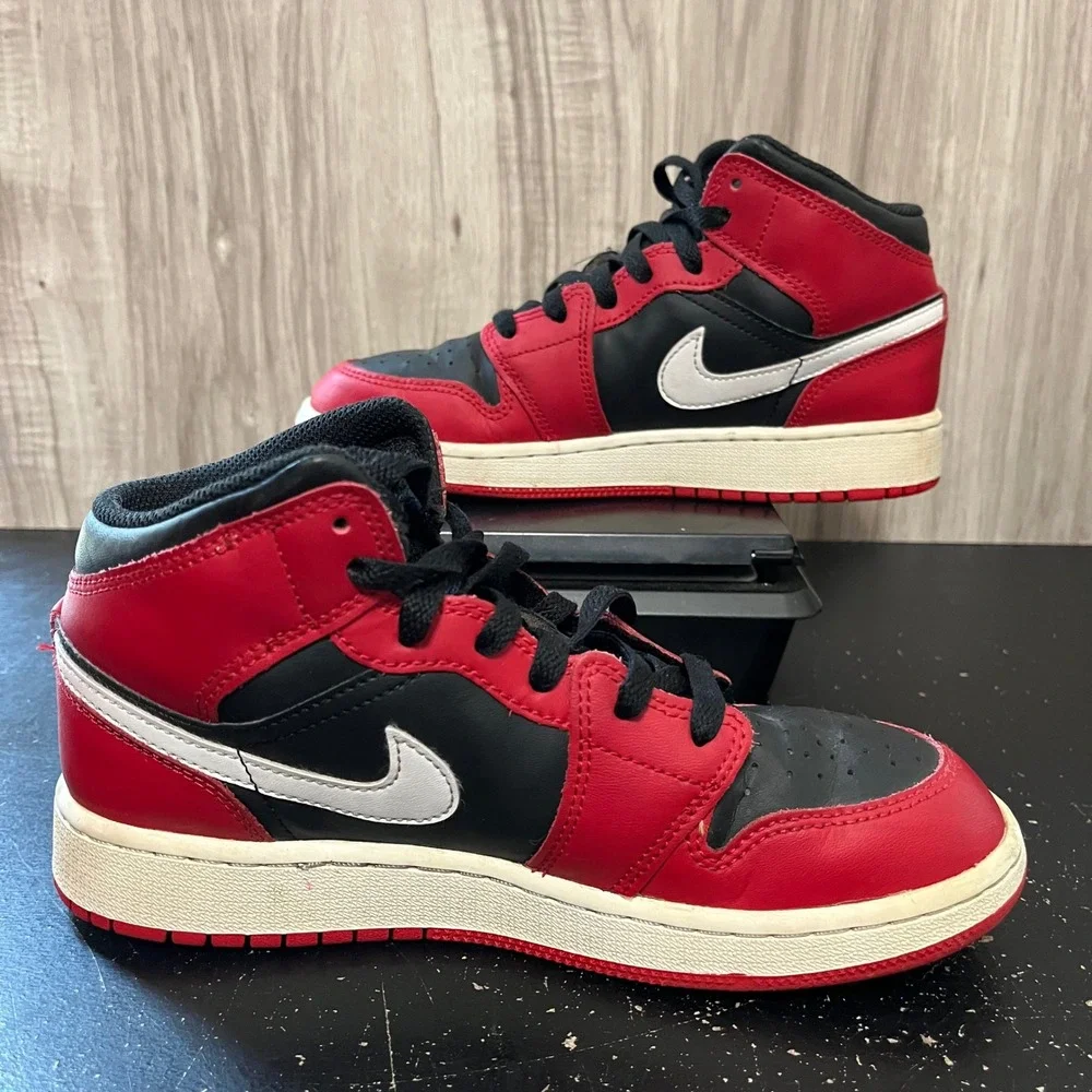Jordan 1 Mid Gym Red Black White GS Shoe Size 5Y DQ8423-061 Black/Gym Red/White